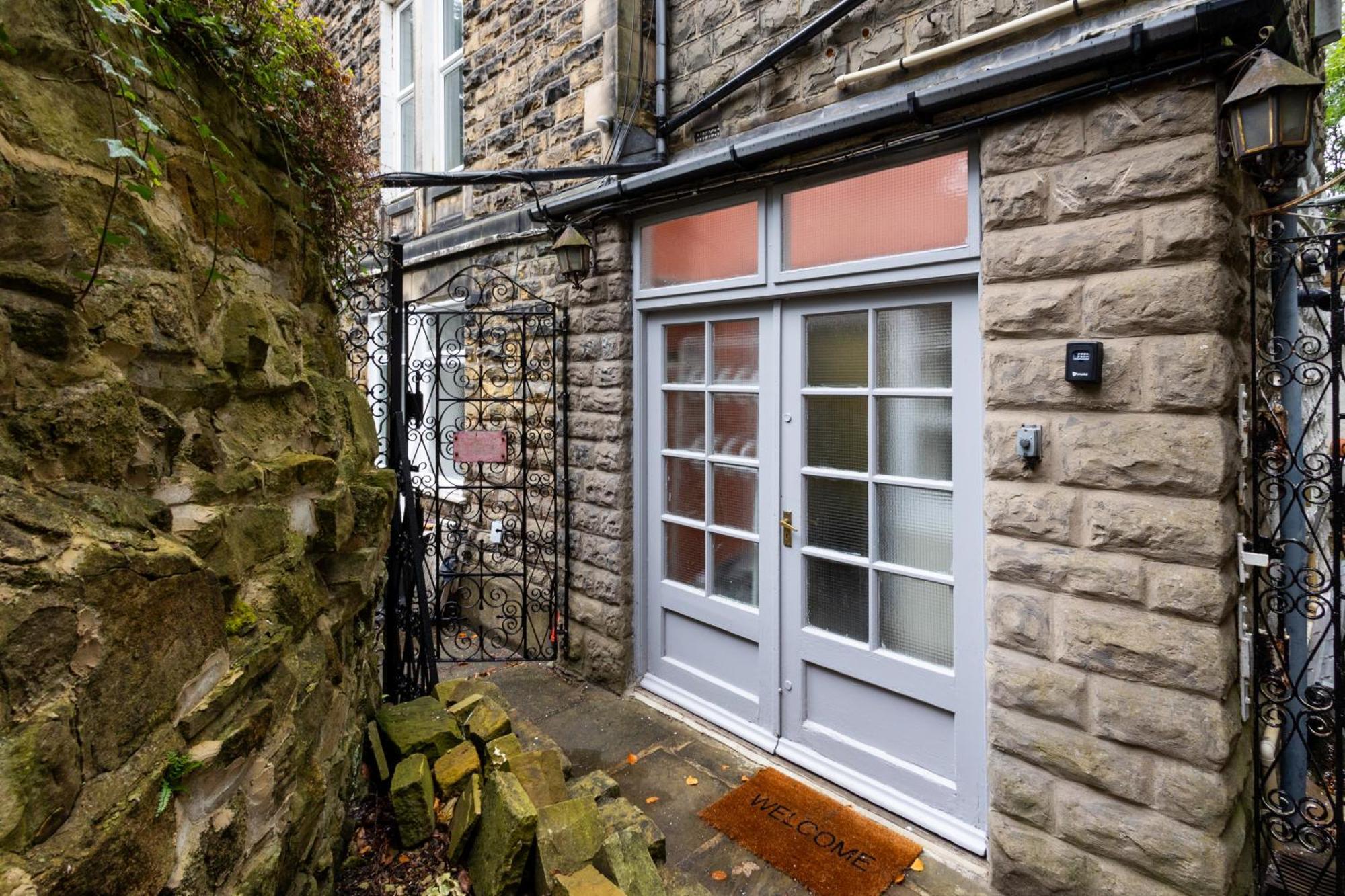 Spacious 3 Bedroom Ground Floor Apartment - 10 Mins From City Centre Leeds  Luaran gambar