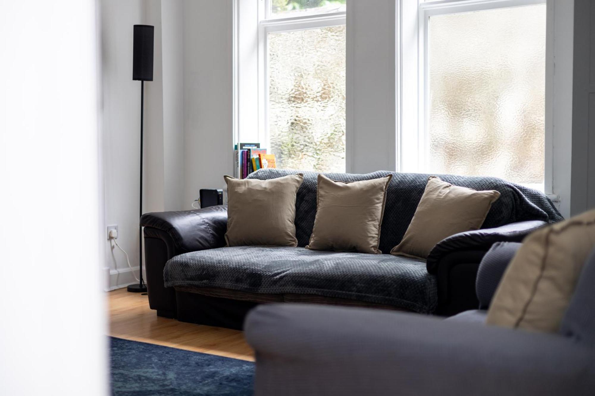 Spacious 3 Bedroom Ground Floor Apartment - 10 Mins From City Centre Leeds  Luaran gambar