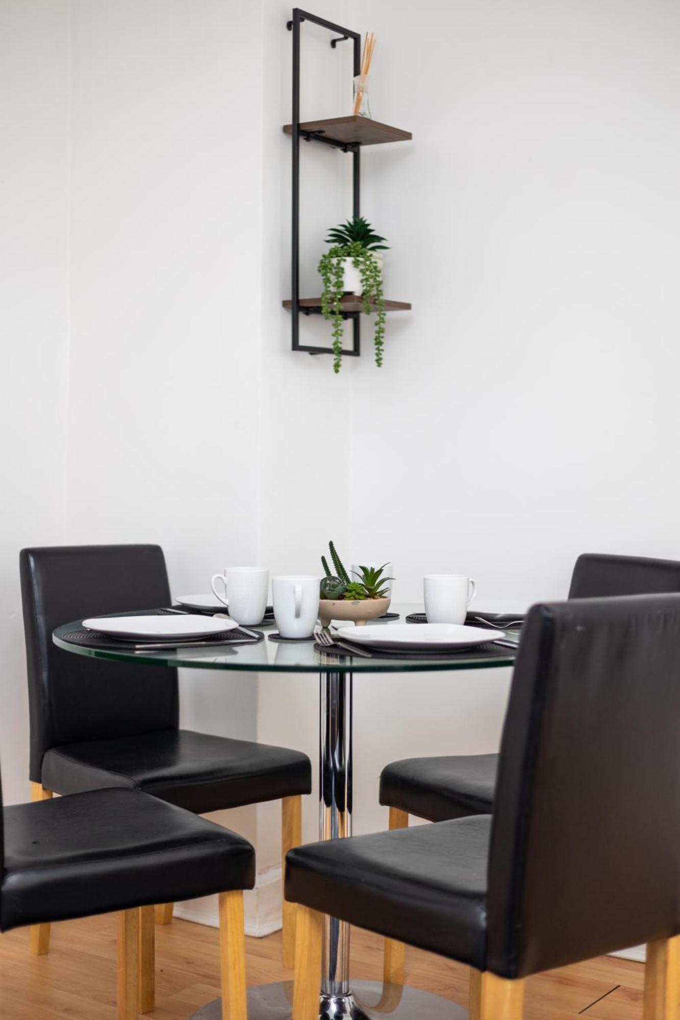 Spacious 3 Bedroom Ground Floor Apartment - 10 Mins From City Centre Leeds  Luaran gambar