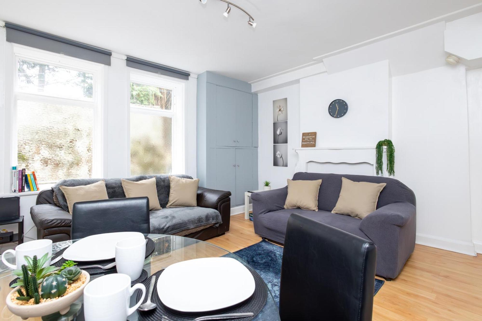 Spacious 3 Bedroom Ground Floor Apartment - 10 Mins From City Centre Leeds  Luaran gambar
