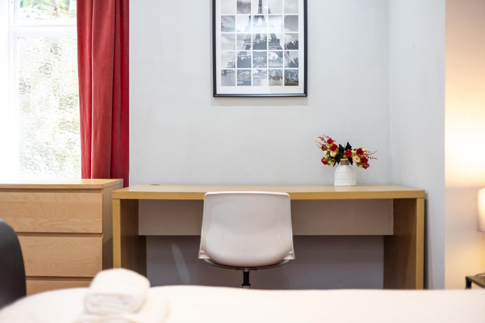 Spacious 3 Bedroom Ground Floor Apartment - 10 Mins From City Centre Leeds  Luaran gambar