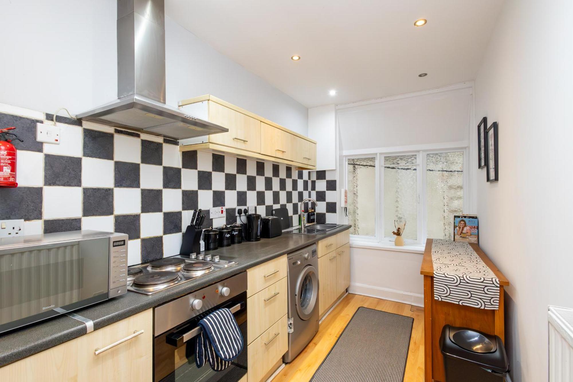 Spacious 3 Bedroom Ground Floor Apartment - 10 Mins From City Centre Leeds  Luaran gambar