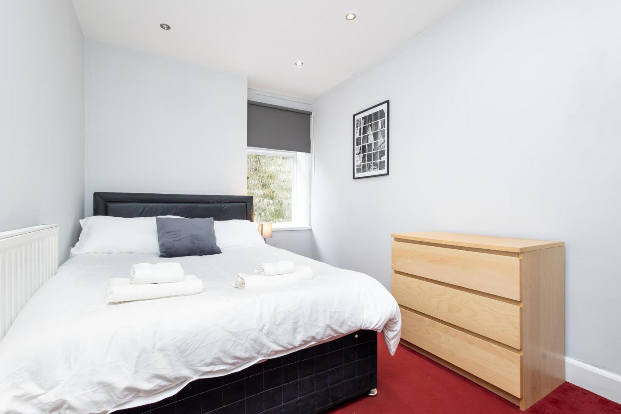 Spacious 3 Bedroom Ground Floor Apartment - 10 Mins From City Centre Leeds  Luaran gambar