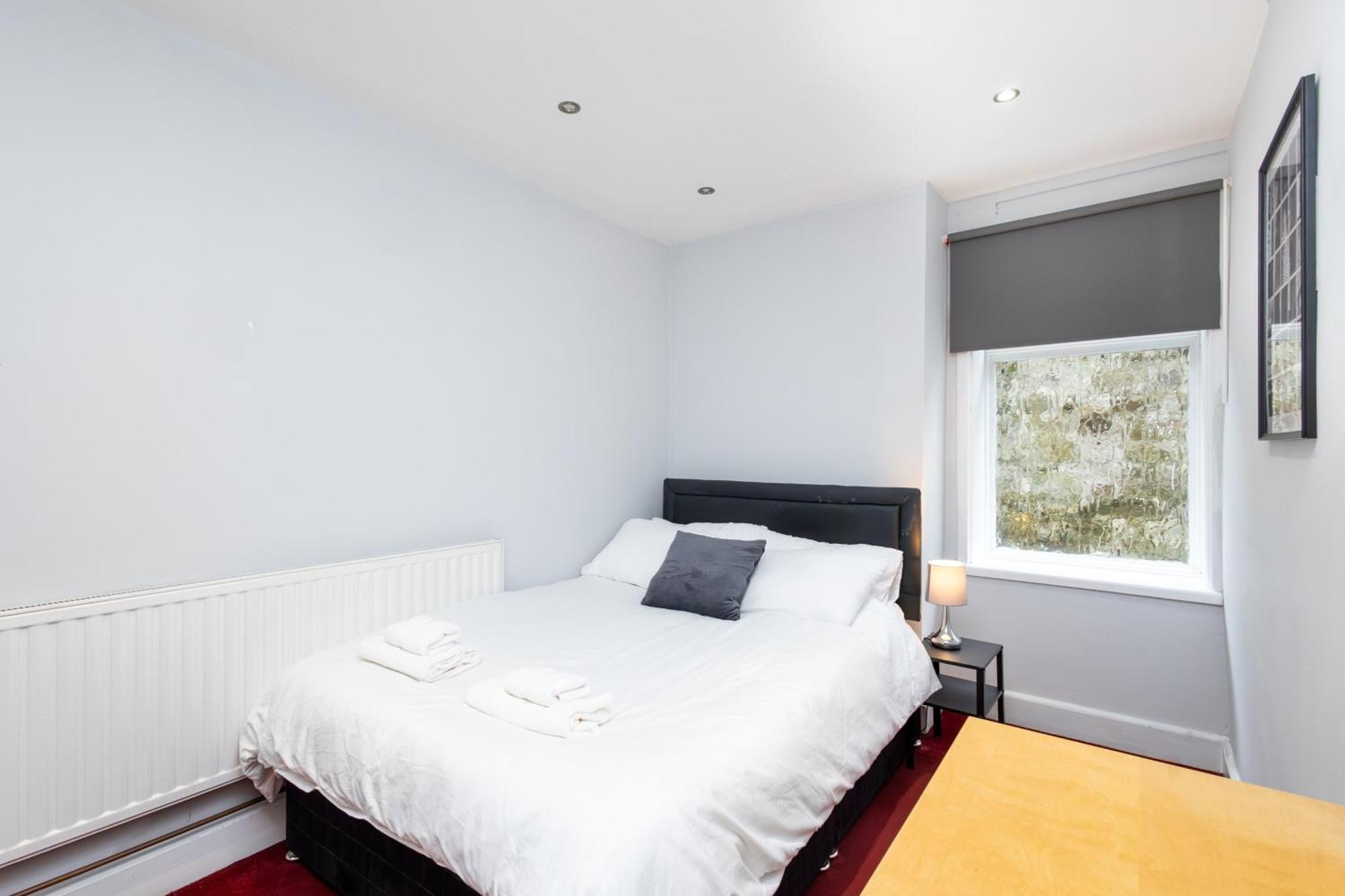Spacious 3 Bedroom Ground Floor Apartment - 10 Mins From City Centre Leeds  Luaran gambar